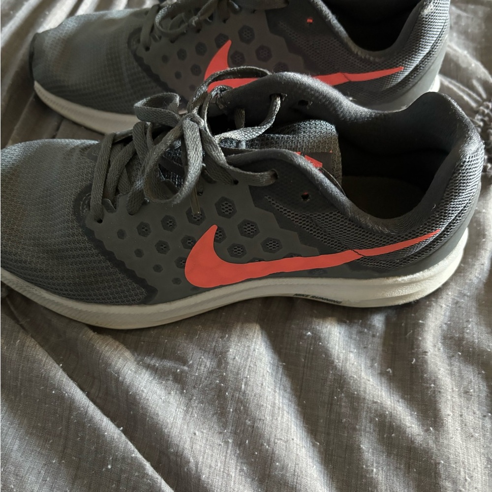 Nike running tennis shoes size 8